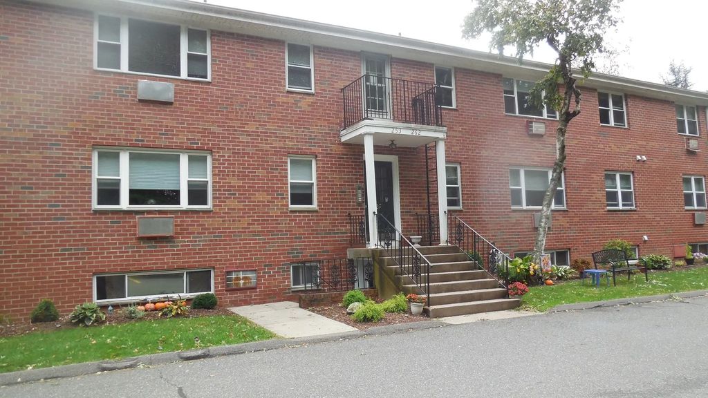 261 Regency Park Dr #261, Agawam