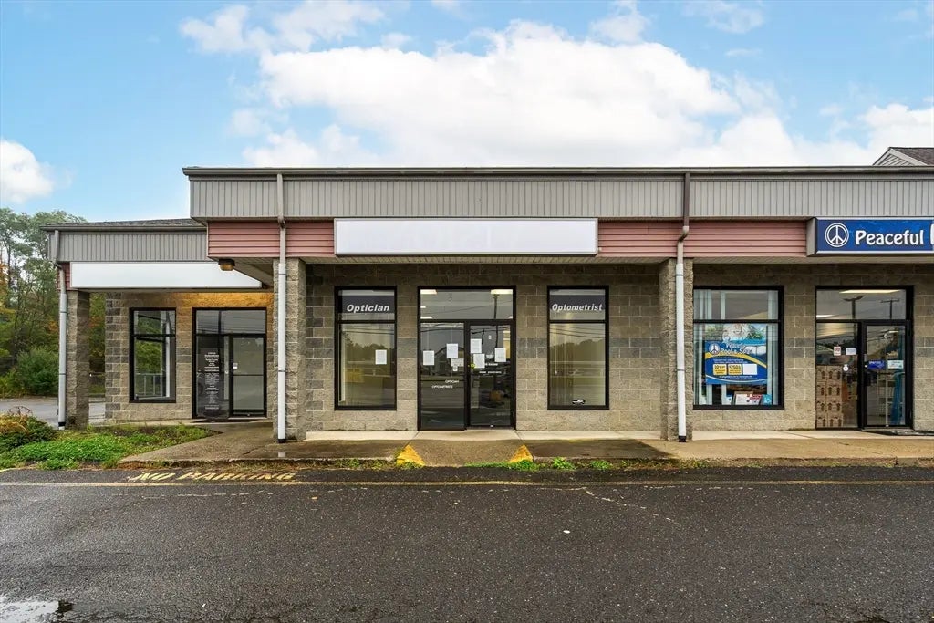 15 College Hwy #b, Southampton