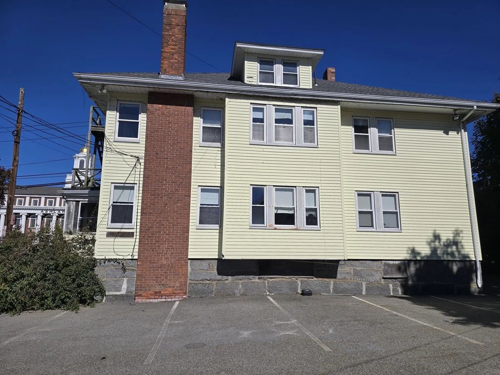121 Whitwell Street, Quincy