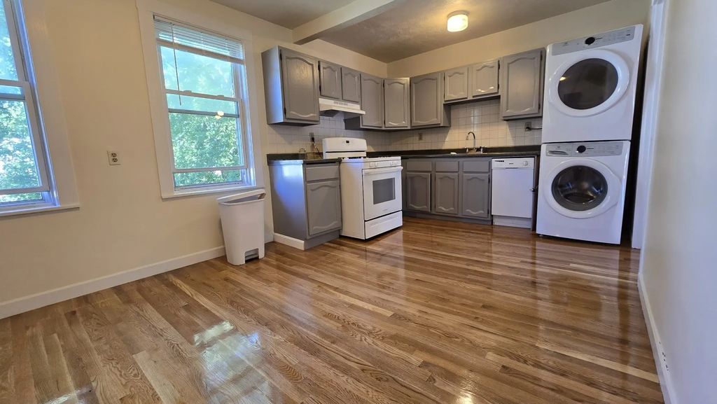 27 Newcastle Rd #1, Boston