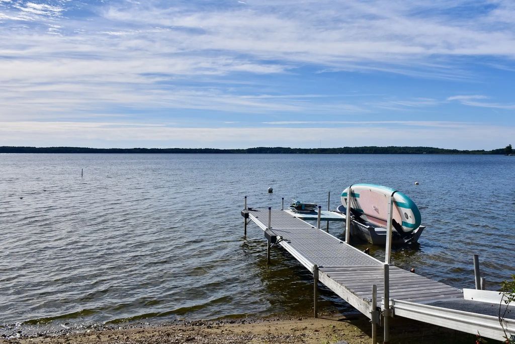 145 Staples Shore Rd, Lakeville