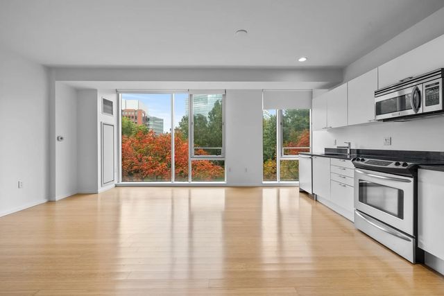 2 Earhart St #321, Cambridge