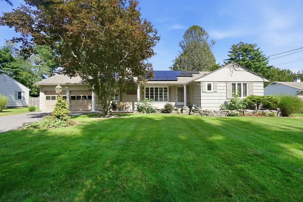 8 Shady Ln, Wilbraham