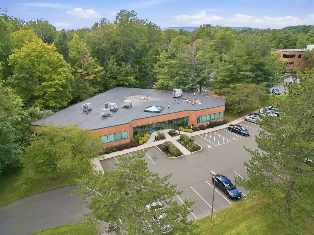 3 Northwestern Dr #3, Bloomfield