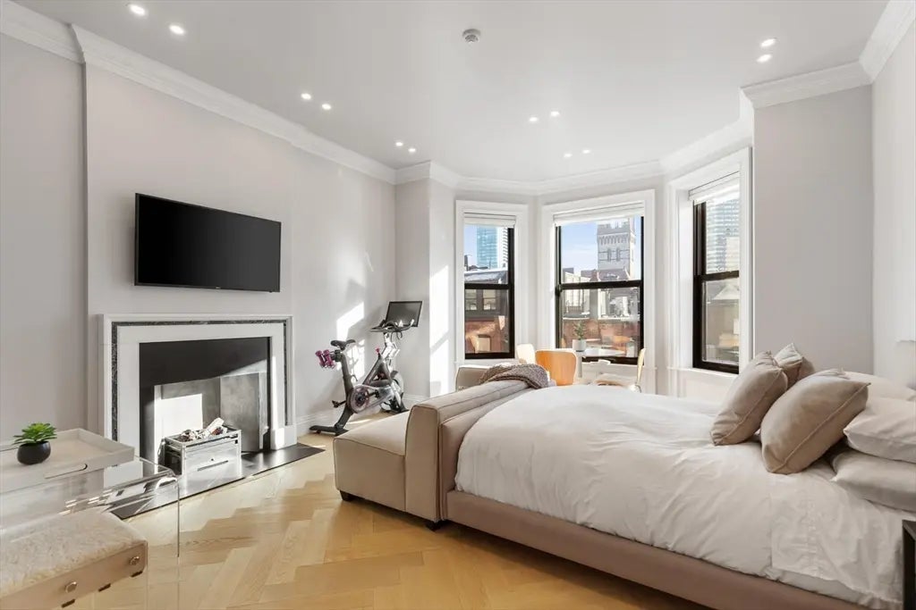 160 Commonwealth Ave #410, Boston