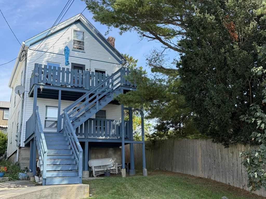 21 Siren St #a, Winthrop