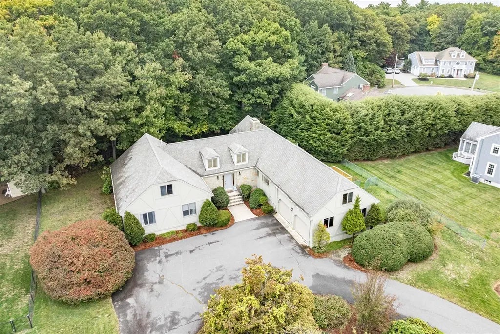 17 Royal Ct, Norwood