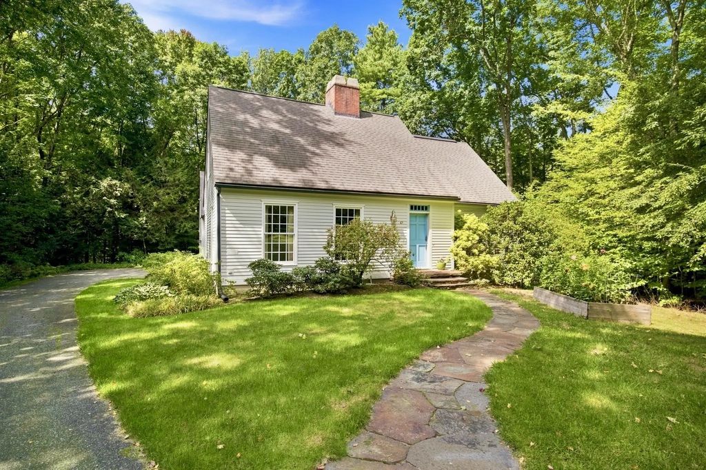 67 Woodlot Rd, Amherst