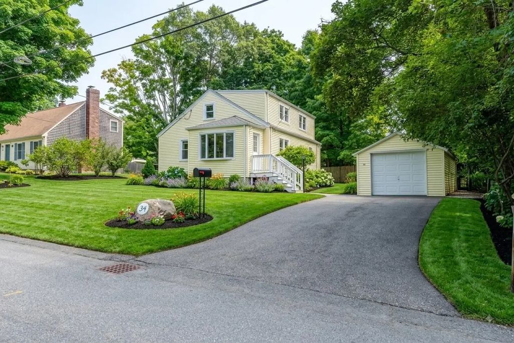 34 Hawthorne St, North Attleboro