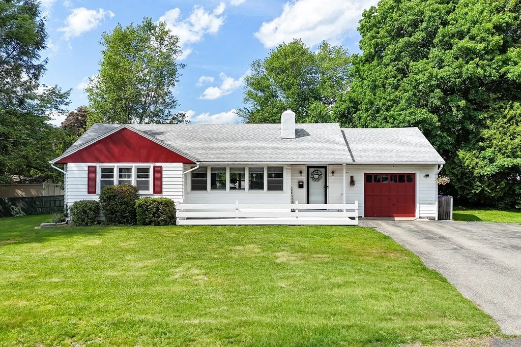 62 Clayton Road, Holyoke