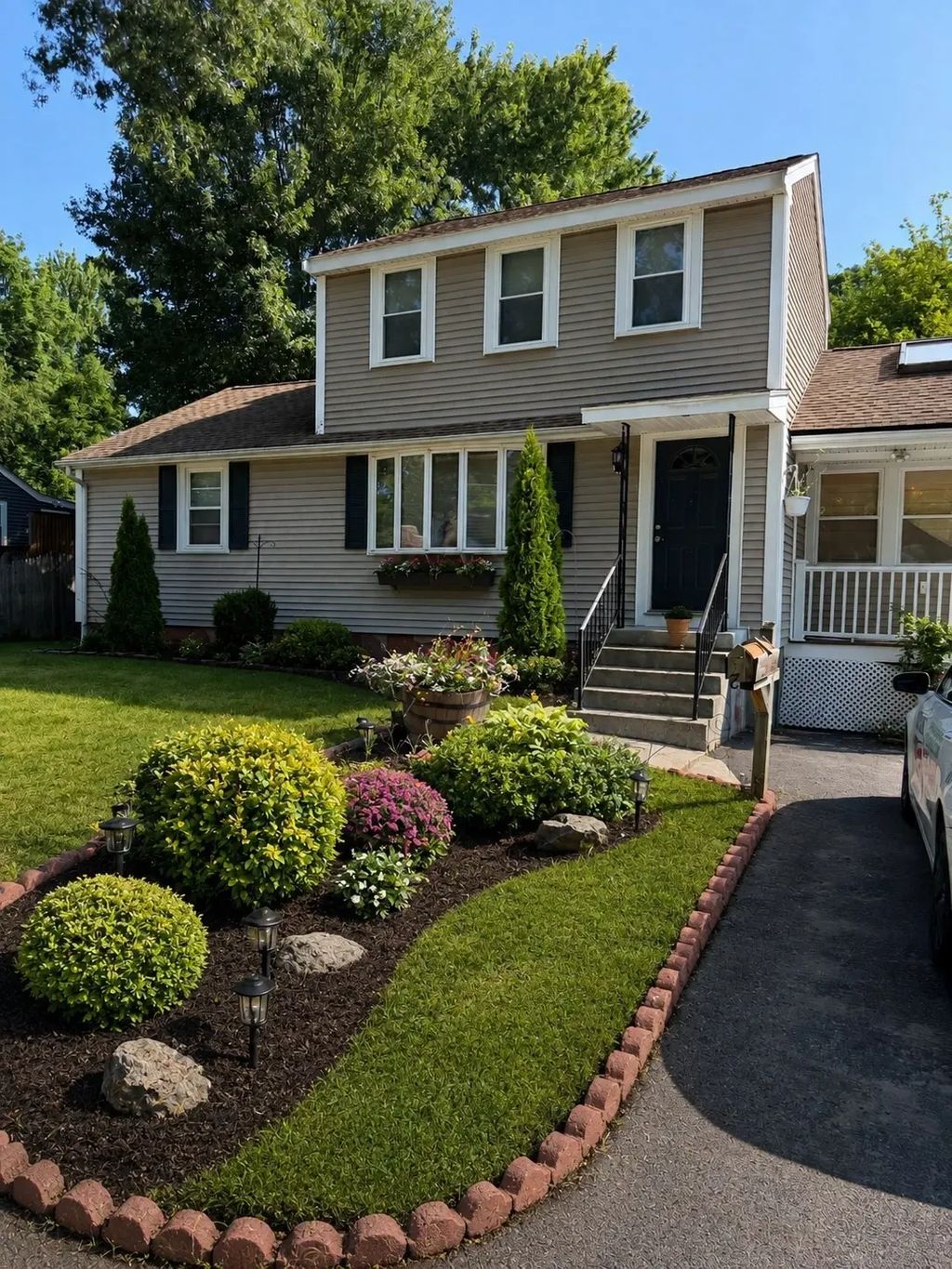 28 Walnut Ter, Avon