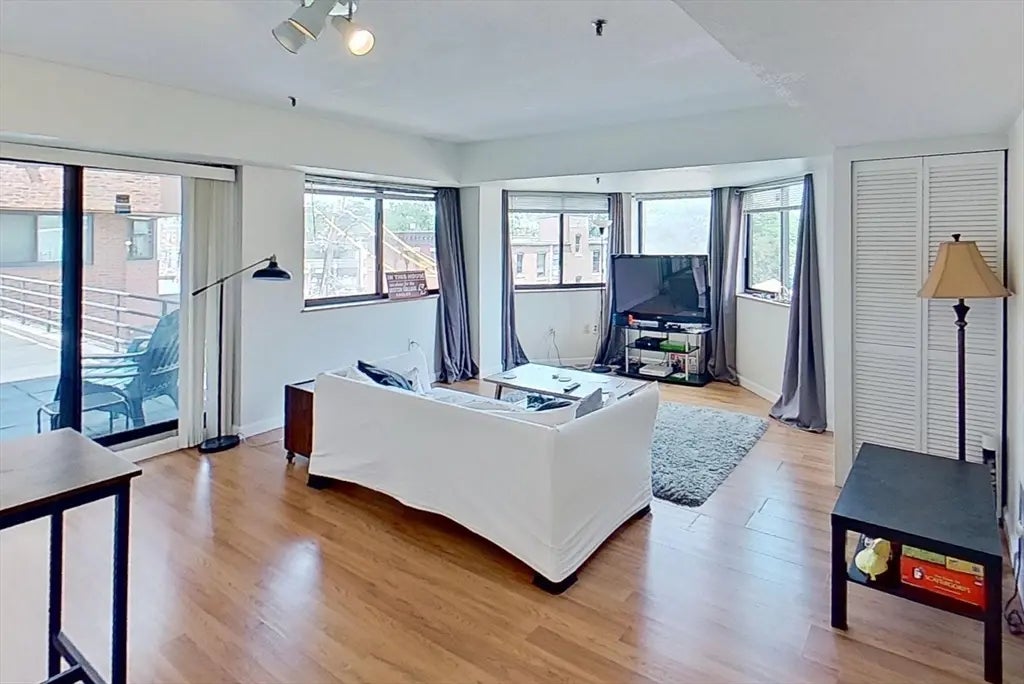 147 Kelton St #312, Boston