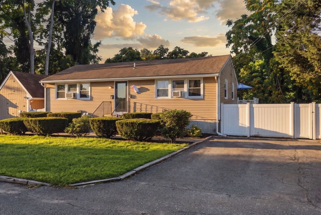 99 Central St #99, Woburn