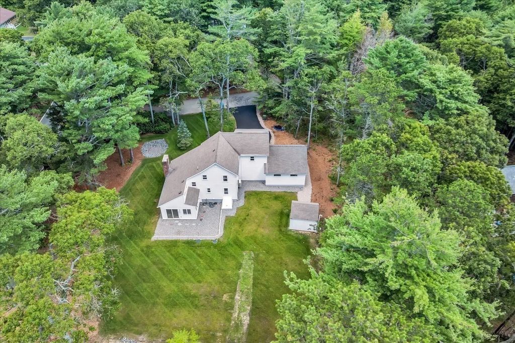 3 Viber Ln, Falmouth