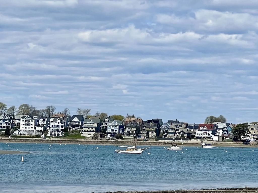 49 Siren #1, Winthrop