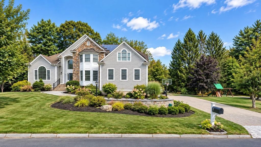 2 Spruce Run, Beverly