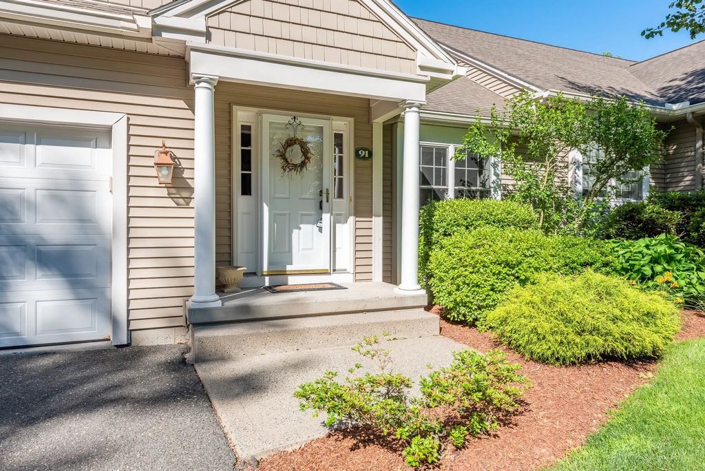 91 Shadow Brook Est #91, South Hadley