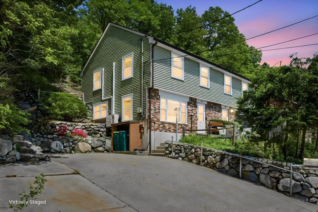 41 Mountain St #41, Woburn
