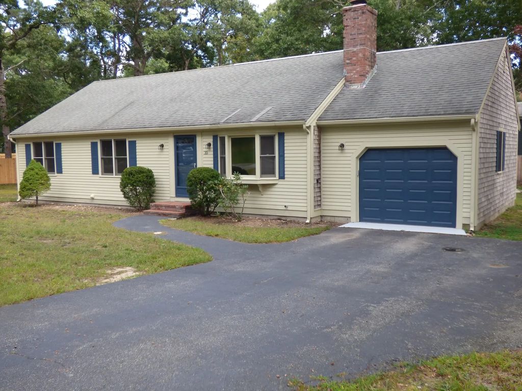 35 Pequot Road, Mashpee