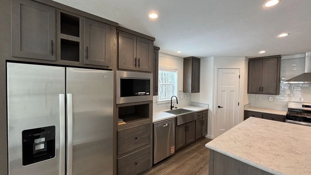 21 Pinrock Drive, Sturbridge