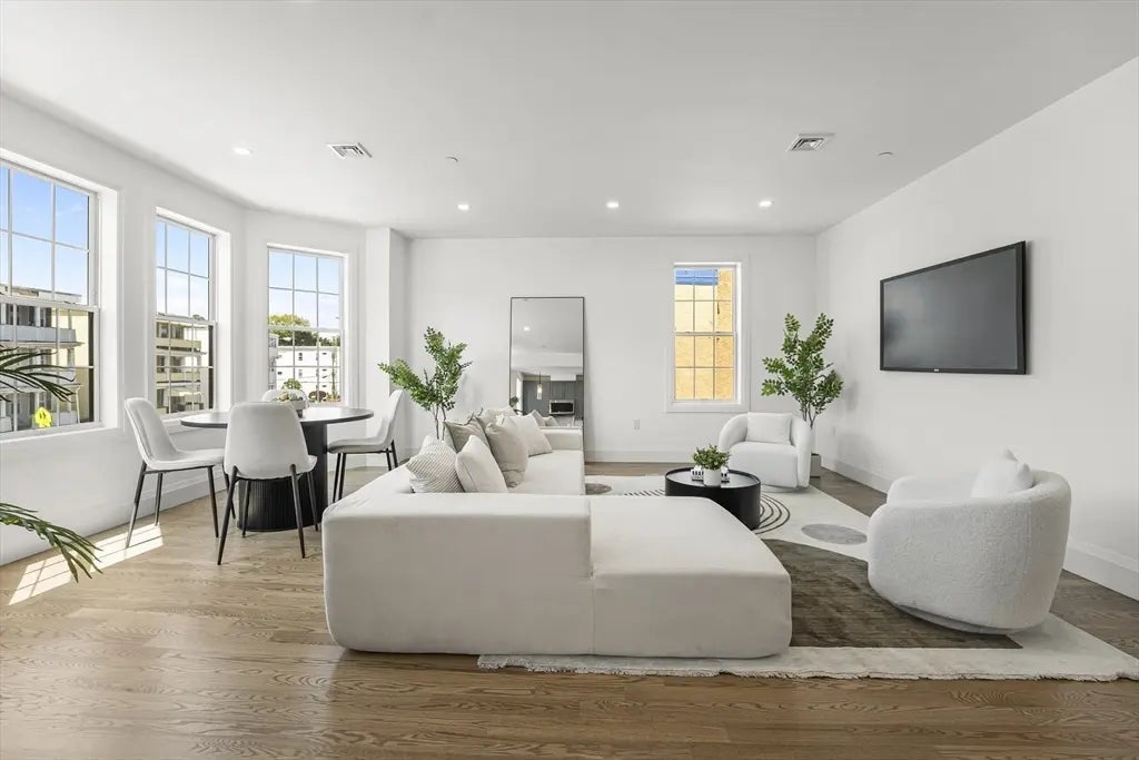 808 Morton St #ph3, Boston