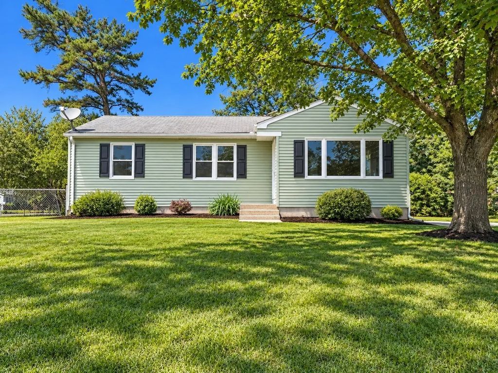 32 Campbell Dr, Easthampton