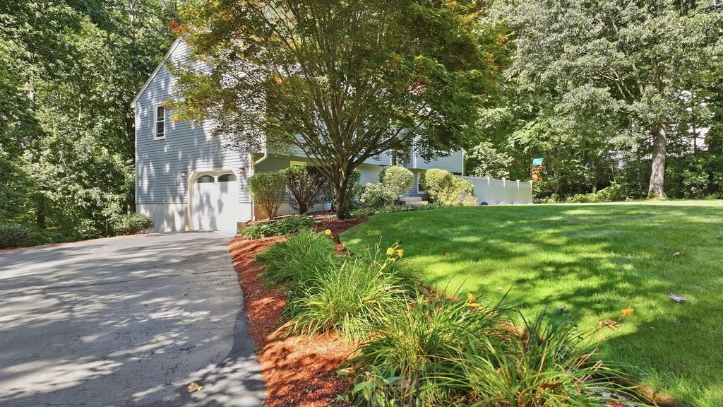 16 Sequoia Lane, Uxbridge