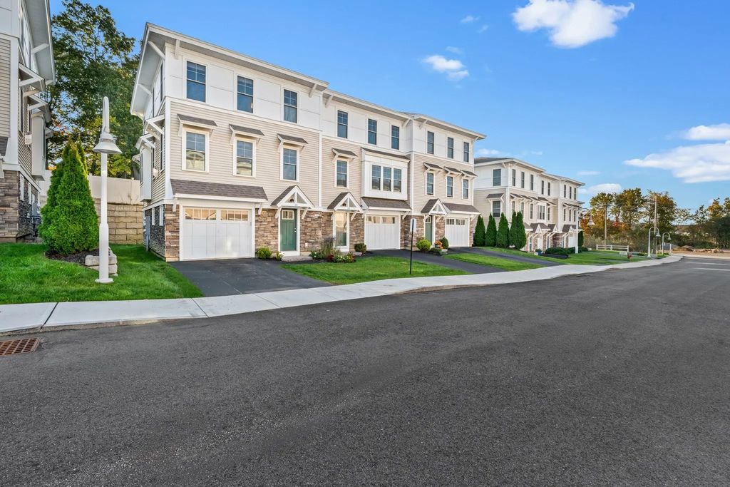 16 Hines Way #16, Newburyport