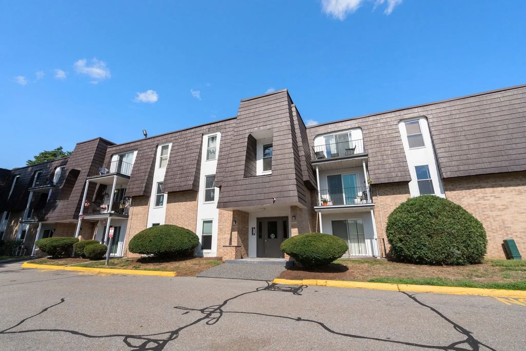 12 Shadowbrook Ln #3, Milford