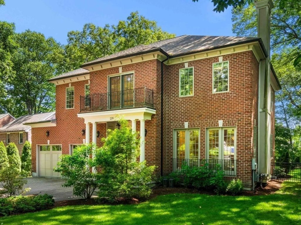 129 Rangeley Rd, Brookline