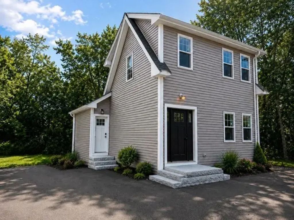 28 Hazelnut Pl, Dedham