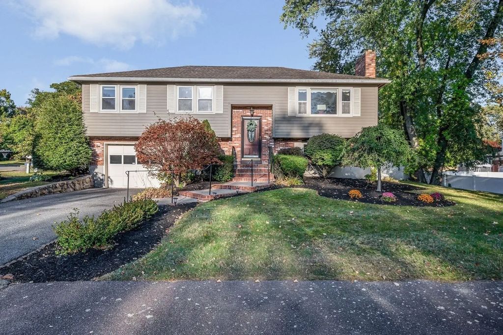 3 Jennifer Dr, Saugus