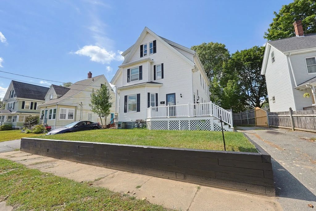 23 Fullerton Ave, Whitman
