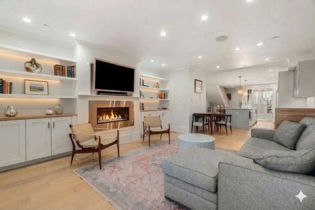 530 E Broadway #1, Boston