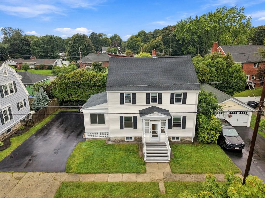 31 Lura St, Lowell