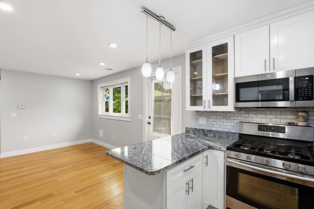 28 Beecher Pl #b, Newton