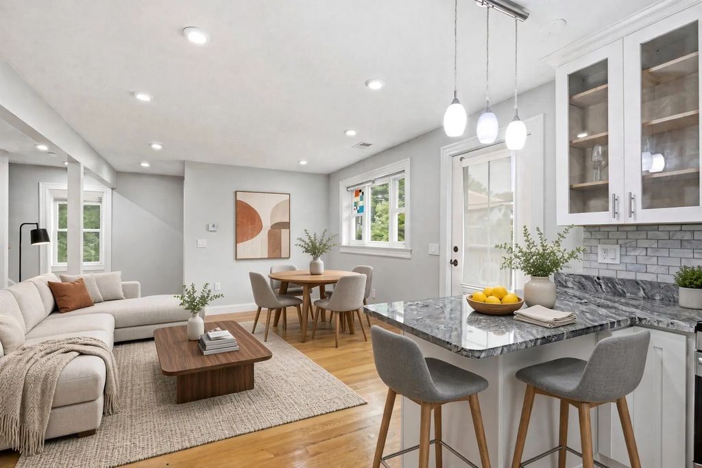28 Beecher Pl #b, Newton