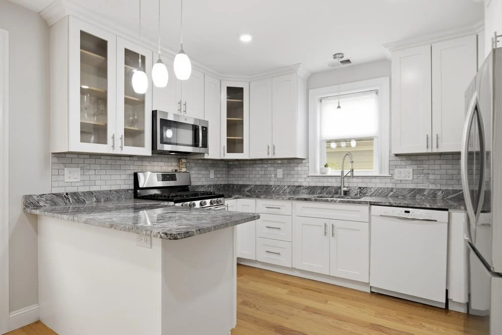 28 Beecher Pl #b, Newton