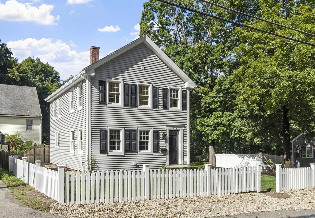 102 Park Street, North Reading