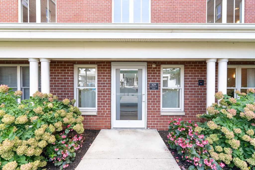 629 Hammond Street #e119, Brookline