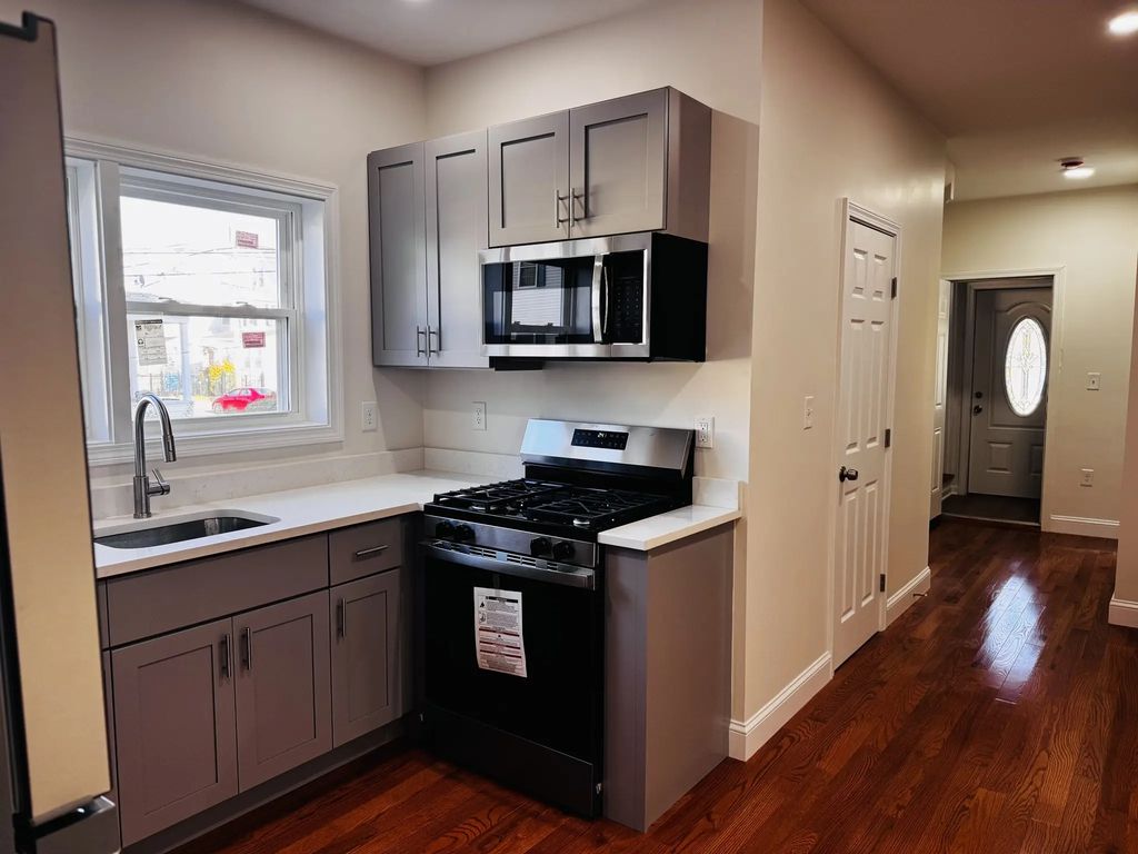 150 Bradford St #1, Everett