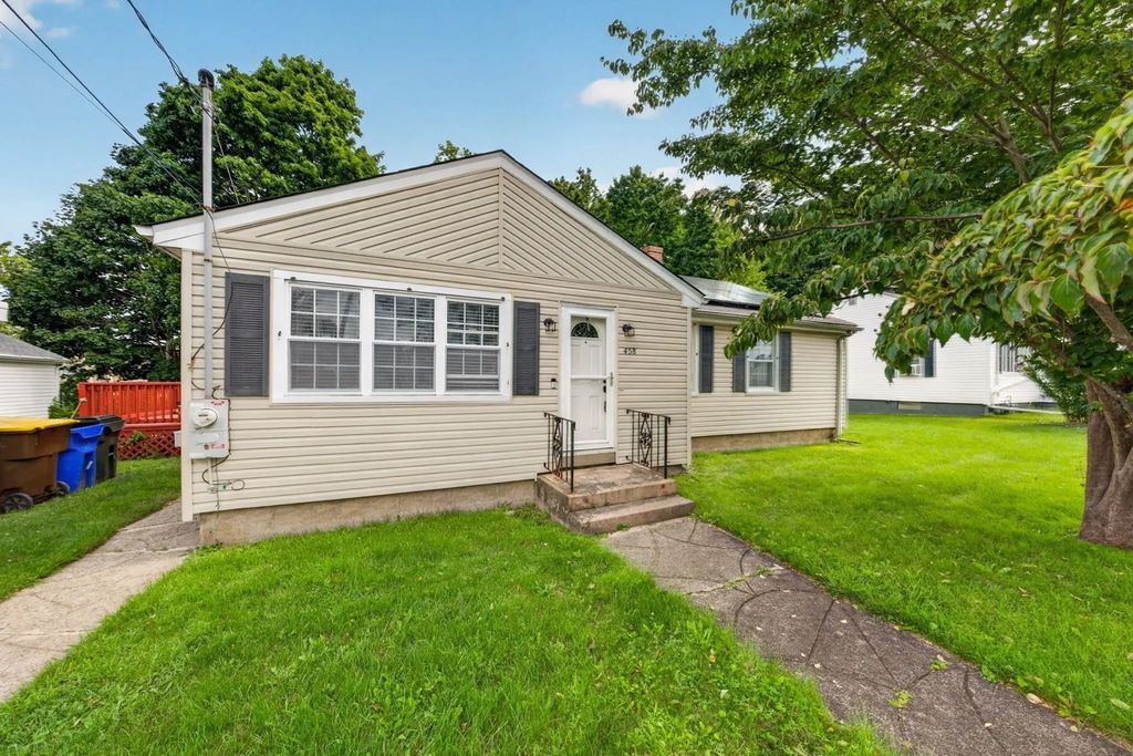 458 Orswell St, Fall River