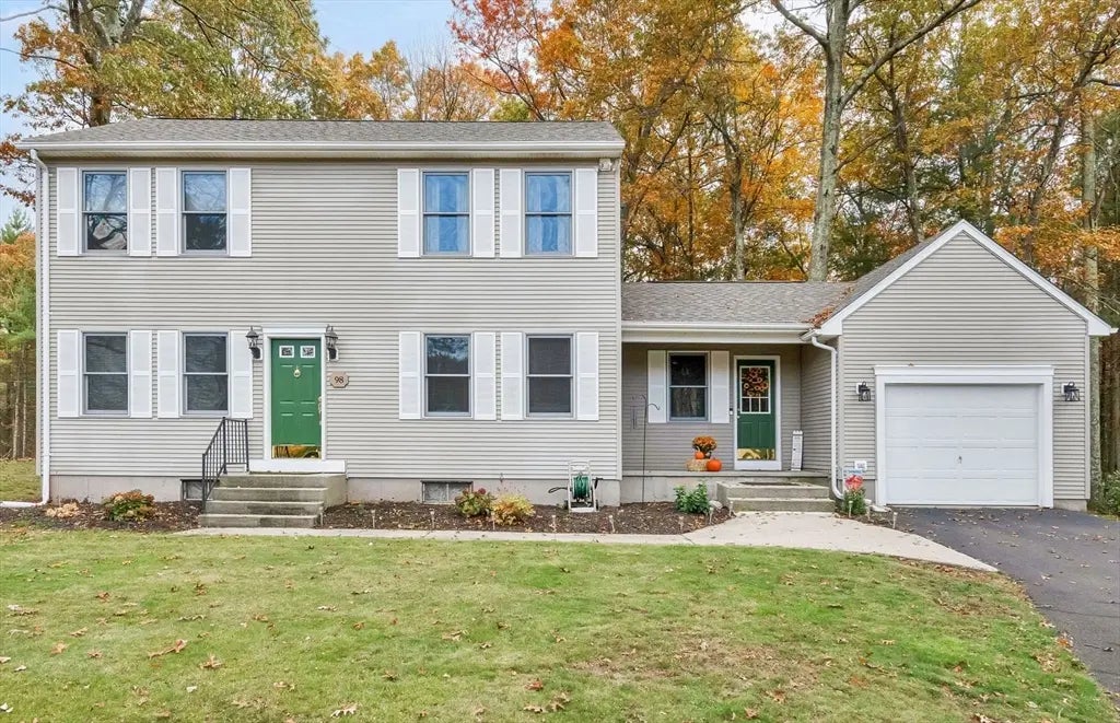 98 Fox Woods Dr, Springfield