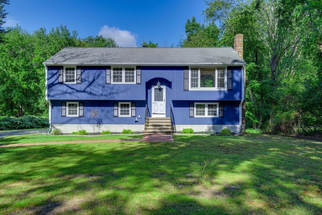 32 Thicket St, Abington