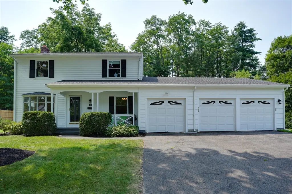 18 Harrington Rd, Framingham