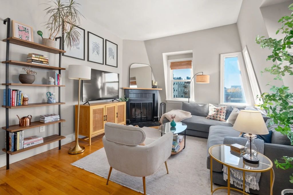73 Sullivan St #4, Boston