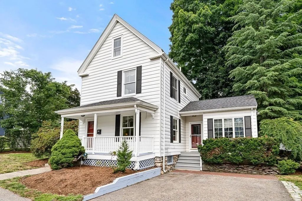 296 Linden St., Wellesley