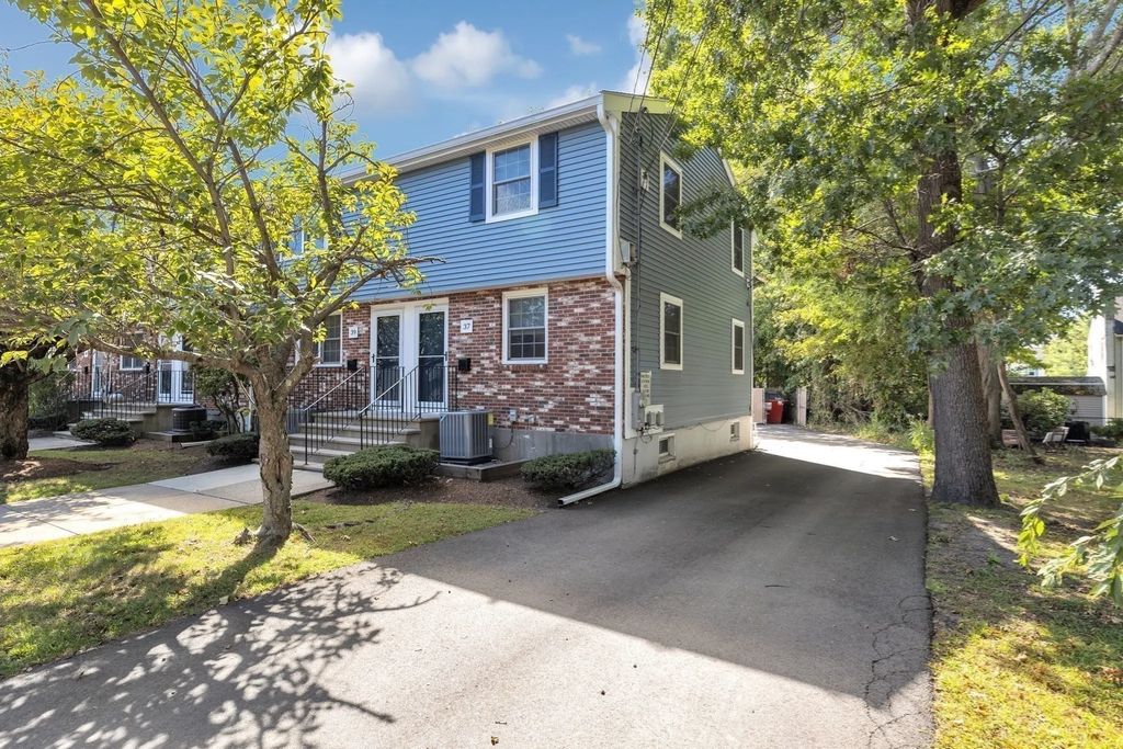 37 Leominster Rd #37, Dedham