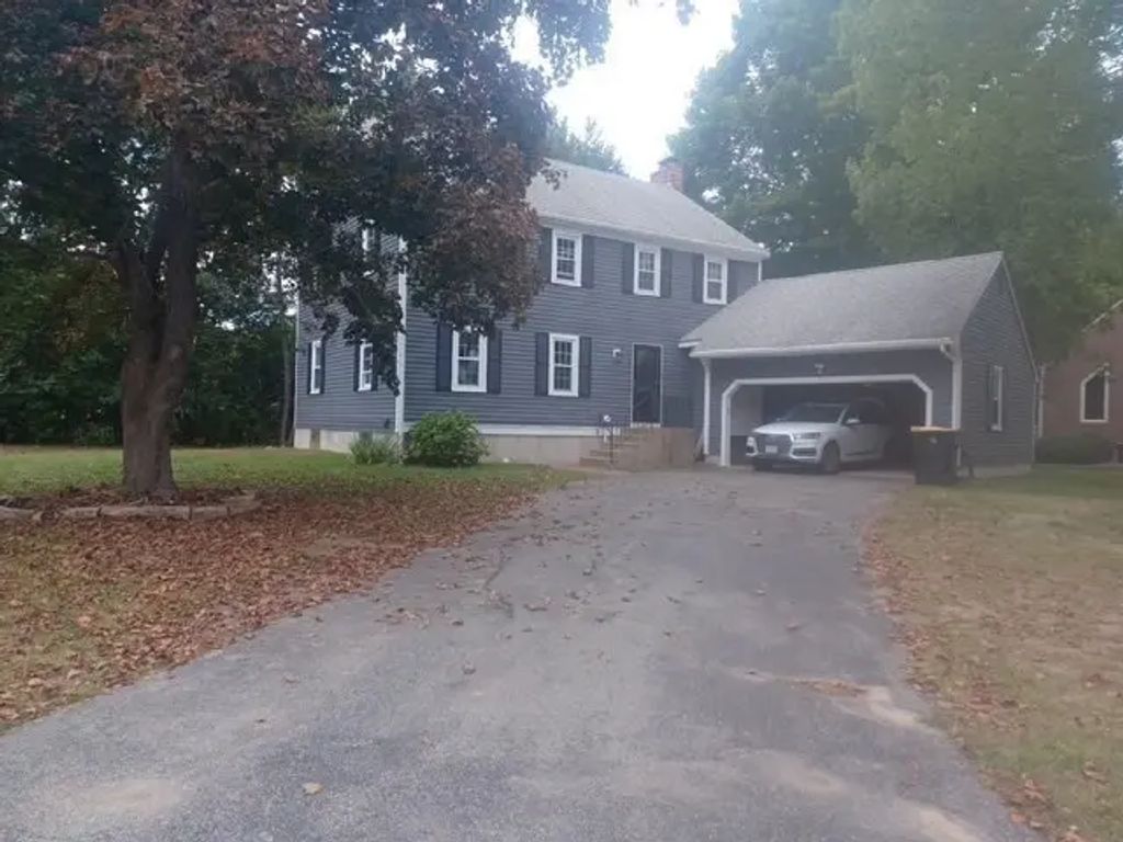 23 Kings Row Ln, Framingham