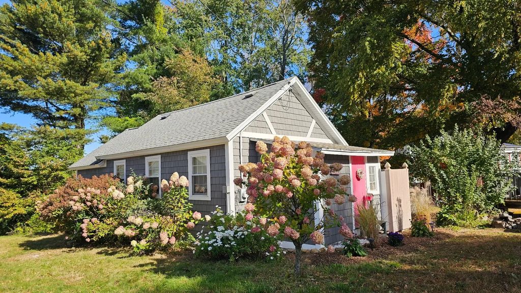 5 Lakeshore Dr, Wales